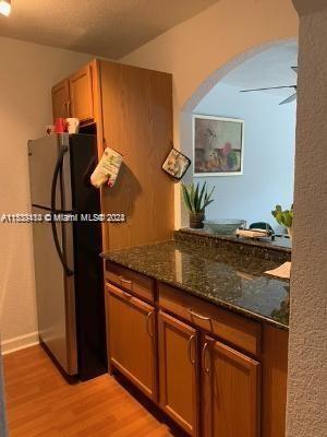 Foto del edificio - 445 SW 11th St
