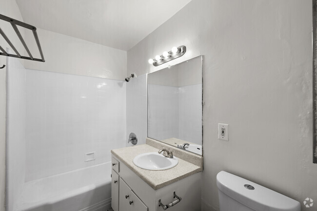 Studio - 500SF - Bathroom - Hacienda Apartments