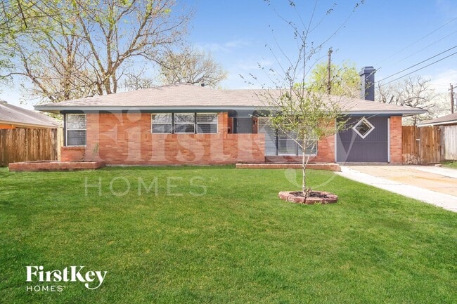 Building Photo - 1204 Trenton Ln