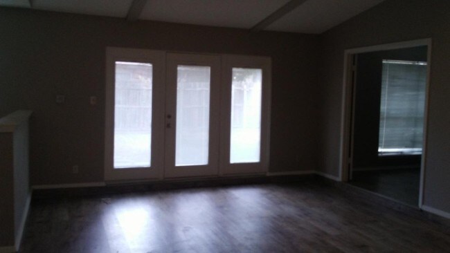 Building Photo - 3505 Willow Ridge Dr