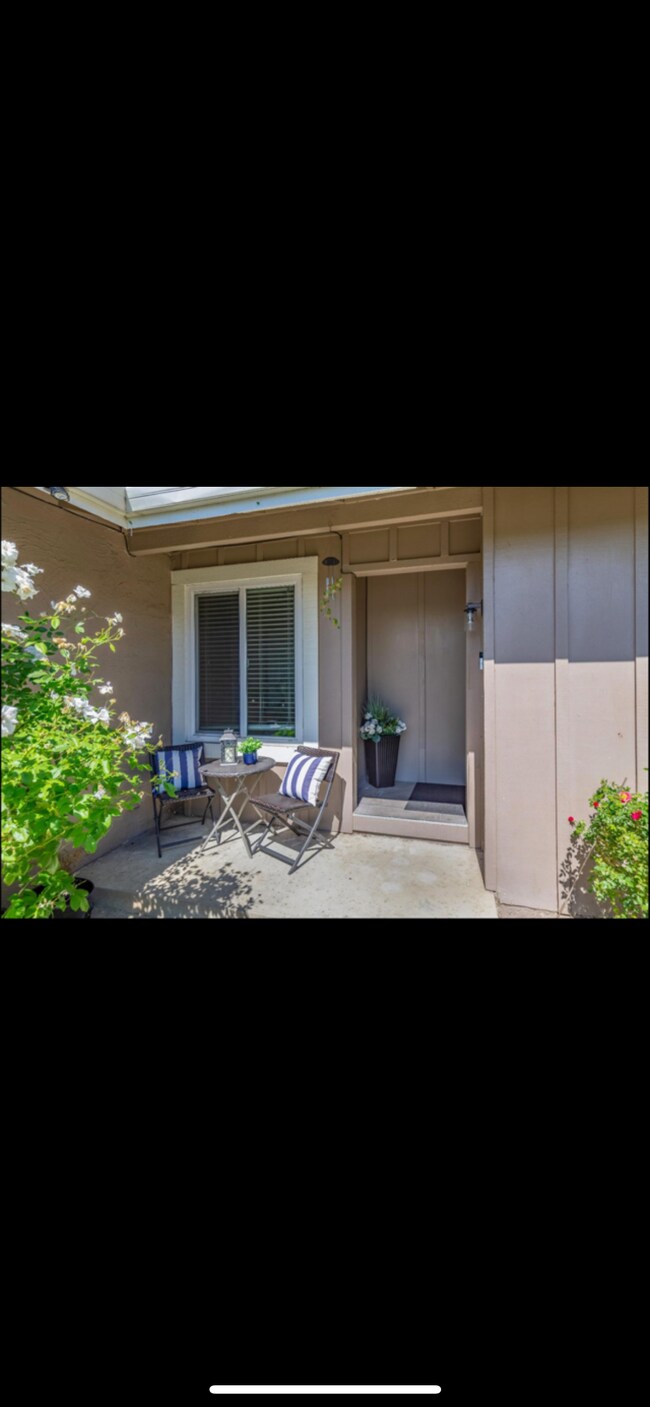 Building Photo - 68 Dearwell Way