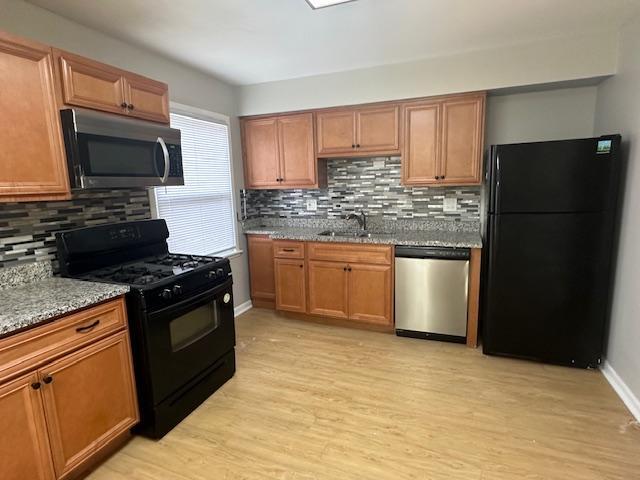 Foto del edificio - 555 Lynn Ct