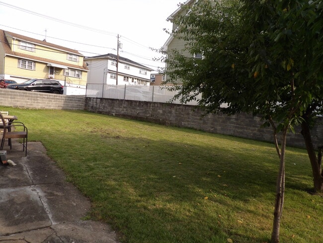 Big Yard - 112 Jackson Ave