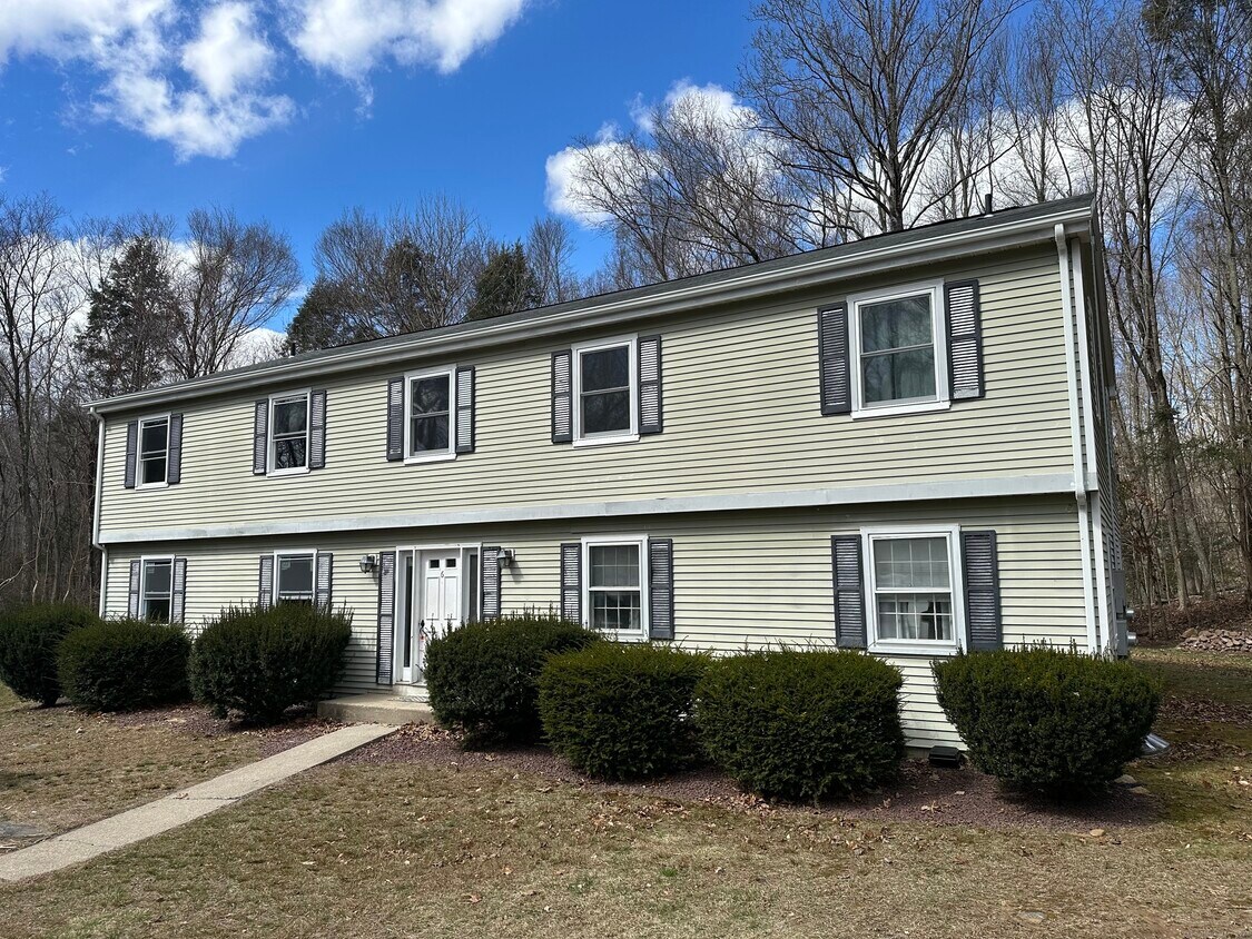 70 Pond Meadow Rd Unit 21, Essex, CT 06442 Room for Rent in Essex, CT