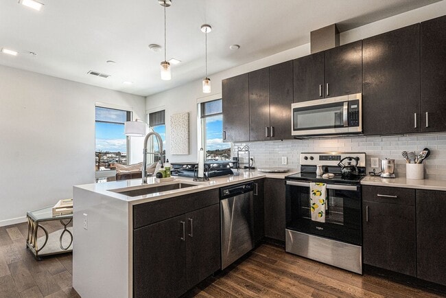 Building Photo - Charming 1 bed/1bath condo walking distanc...