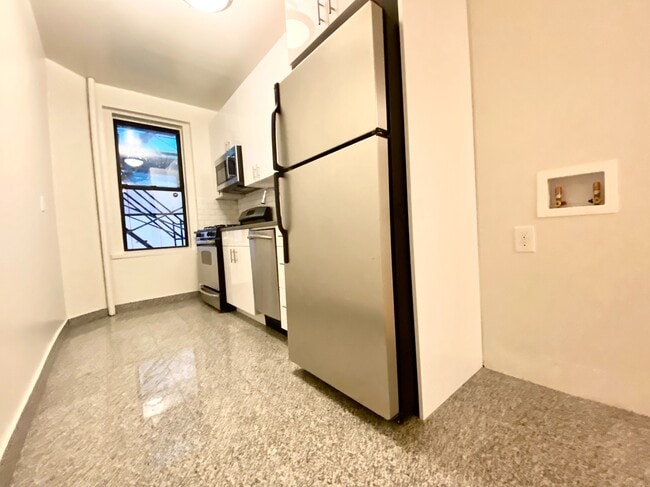 Building Photo - 282 Cabrini Blvd