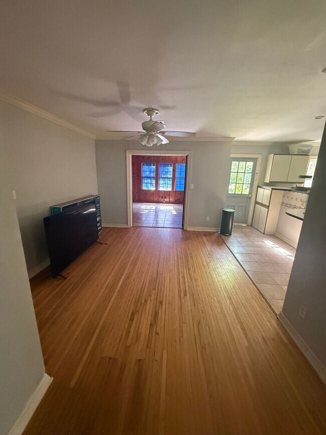 Foto del edificio - Better Photos Coming Soon! Charming Midtown Retreat with Office/Extra Bedroom, Hardwood Floors an...