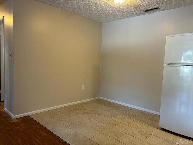 Building Photo - 614 Aspen Dr