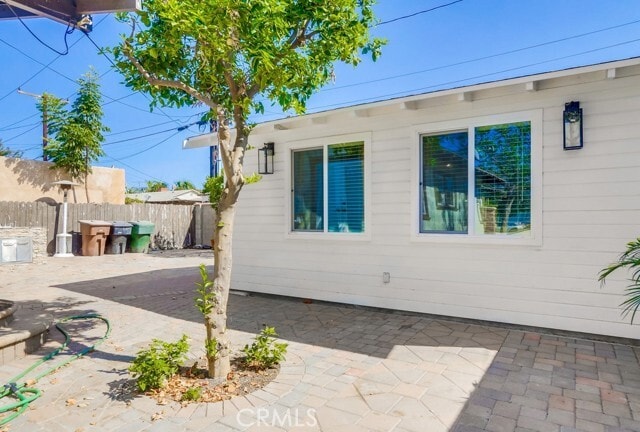 Foto del edificio - 554 S Lemon St