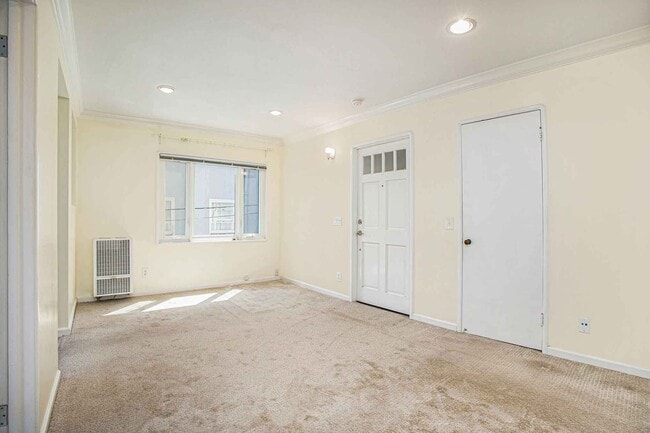 Building Photo - 2149 Santa Clara Ave