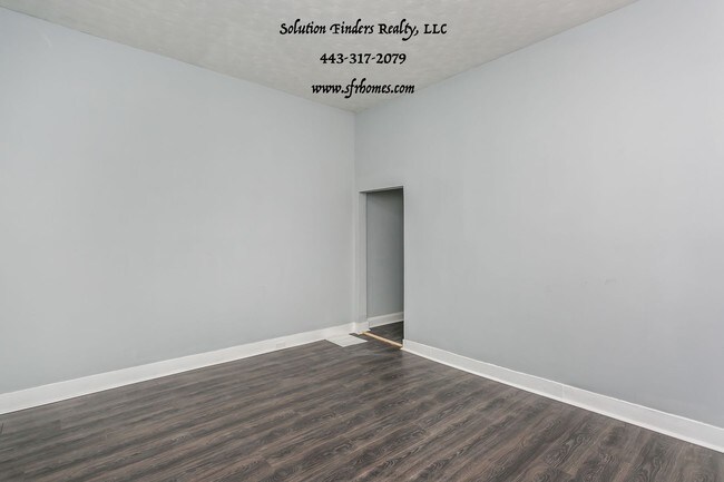 Building Photo - 2740 Parkwood Ave