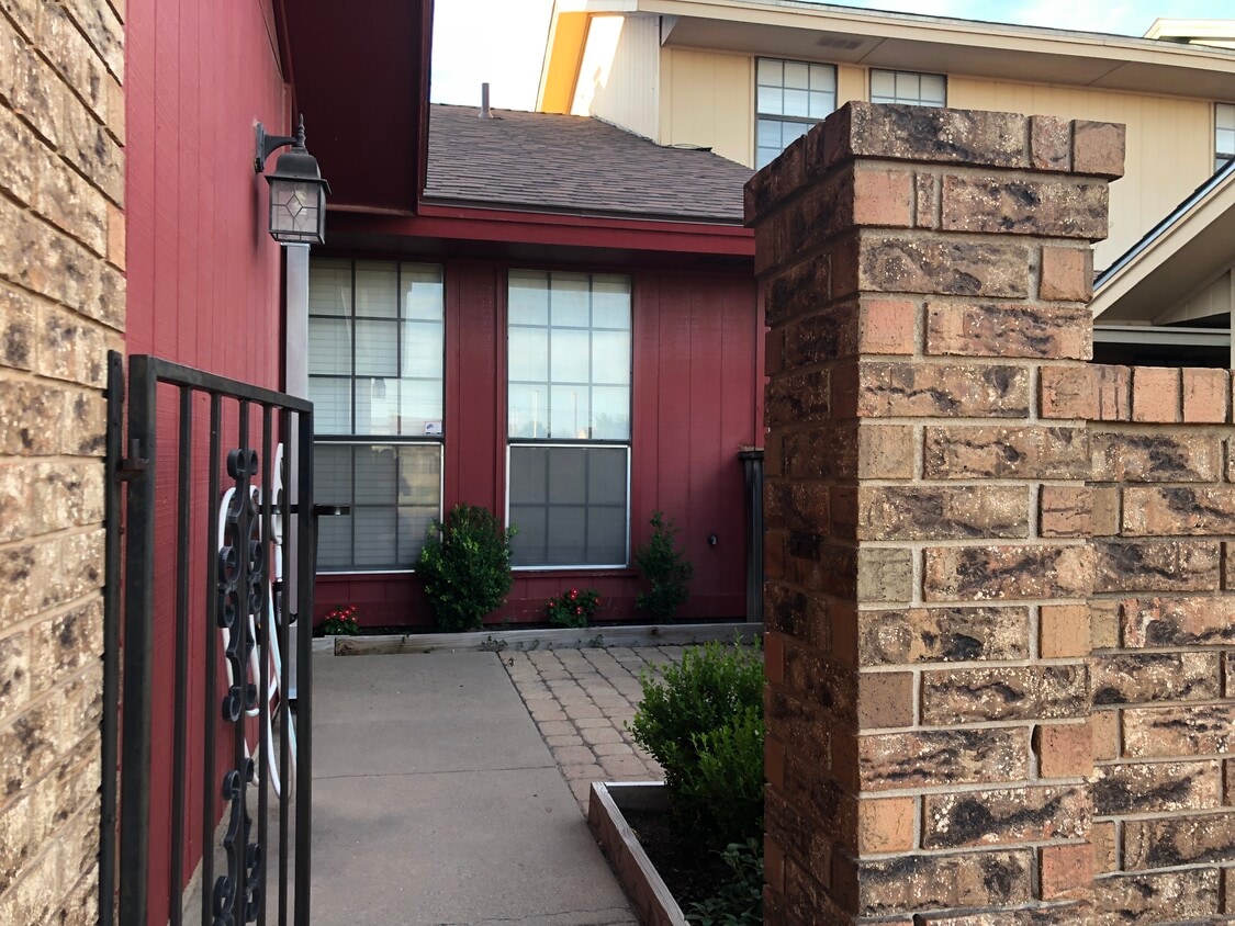 3947 Scott St, Odessa, TX 79762 Townhome Rentals in Odessa TX