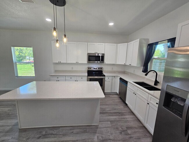 Foto del edificio - Modern Home, Centrally Located to St. Andrew's, Lynn Haven & PCB!  *SPECIAL: 1/2 OFF 1st Month's ...