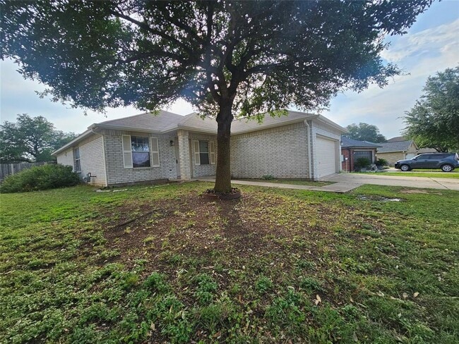 Building Photo - 201 Bluebonnet Tr