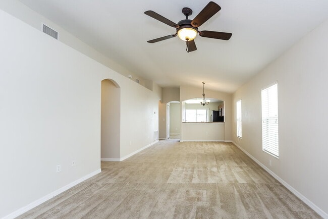 Foto del edificio - 15405 Quail Woods Pl