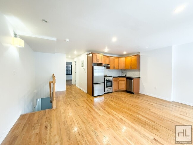 Building Photo - GREENE AVENUE / Spacious Bed-Stuy 2-Bed 1....
