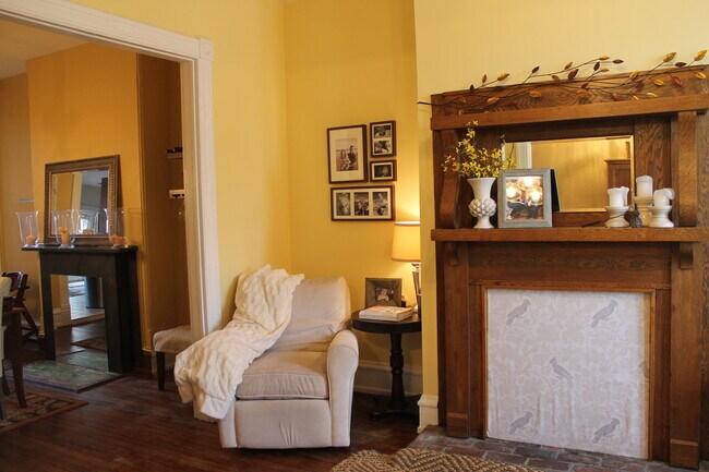 Sala de estar 2 - 533 8th Street Northeast
