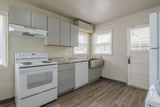 Building Photo - 1717 Cannell Ave