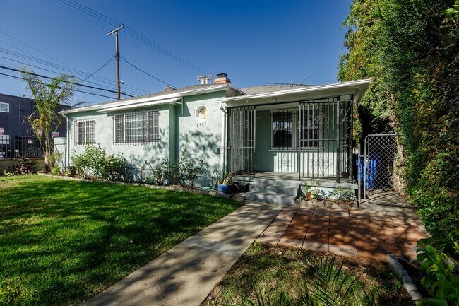Foto del edificio - Charming 3-Bedroom Home in Cheviot Hills – Move-In Ready!