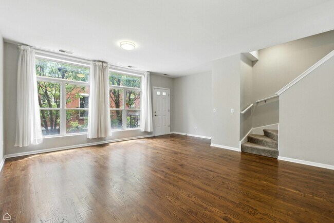 Building Photo - 346 E 25th Pl