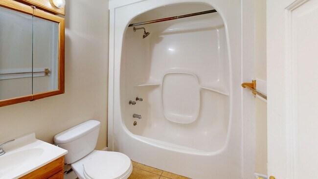 Building Photo - 1373 Indianola Ave