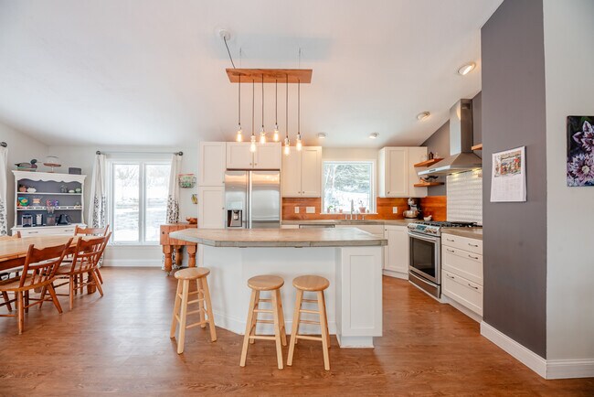 Foto del edificio - 45 Victor Mendon Rd