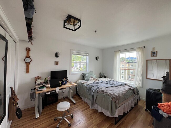 Foto del edificio - Spacious Studio Condo close to WWU
