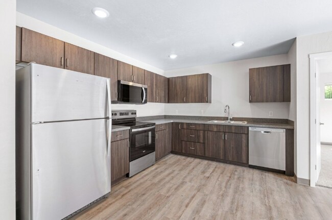 Foto del edificio - 352 Deschane Ave