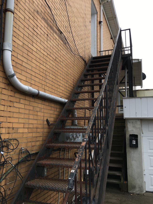 Building Photo - 108 Auriles Street