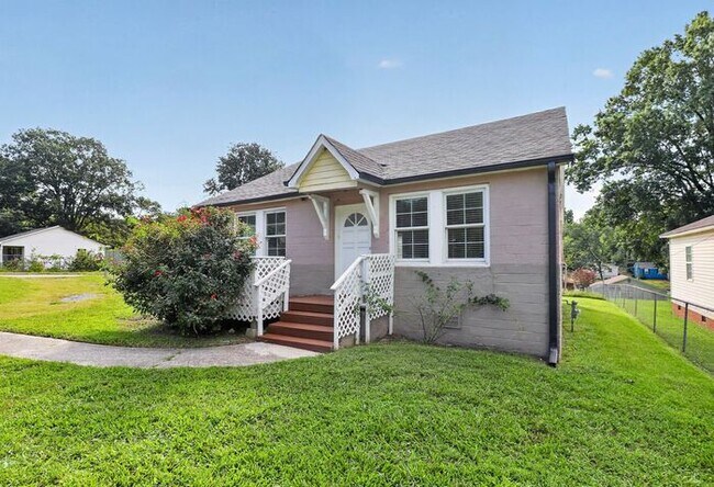 Building Photo - Charming 2BD/1BA Home Near Lakewood Park!