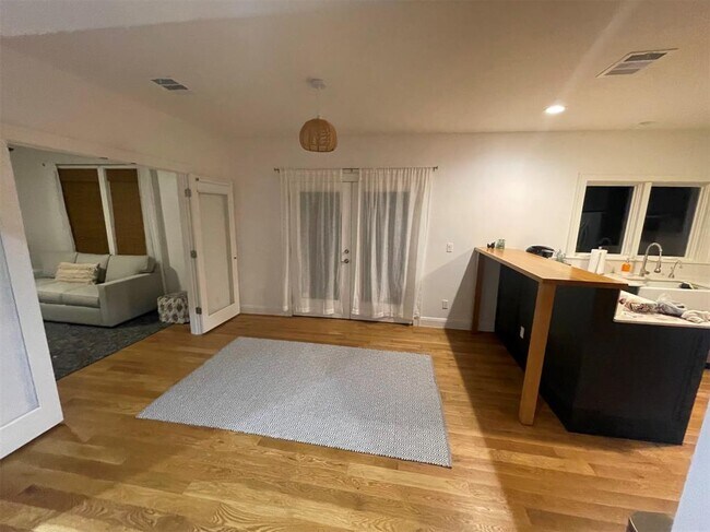 Foto del edificio - 1314 Bob Harrison St