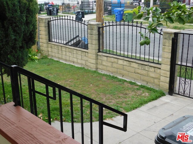 Foto del edificio - 616 W 58th St