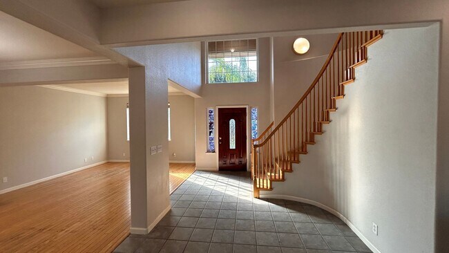 Foto del edificio - Just listed