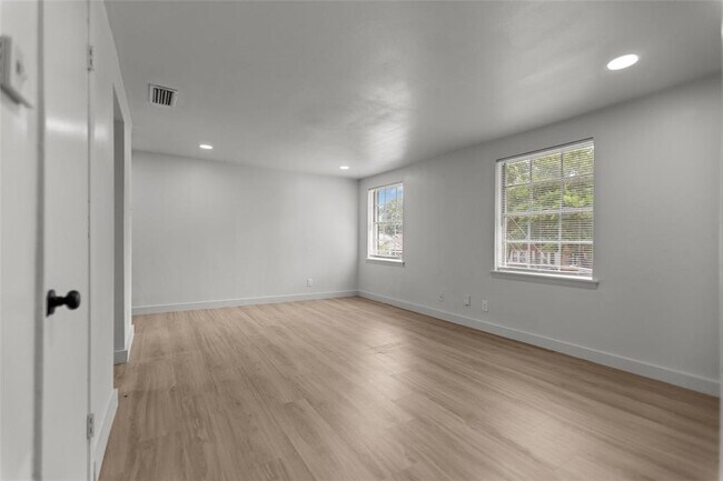 Foto del edificio - 515 W Houston St