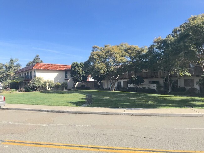 Building Photo - M/I SPECIAL - Remodeled Townhome in Point ...