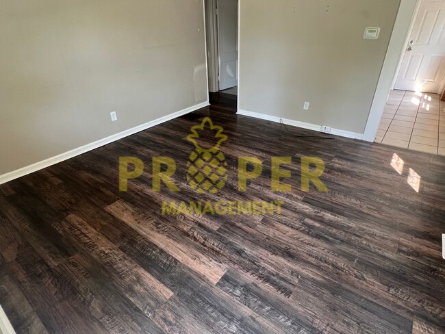 Foto del edificio - 2 bedrooms 1 bathroom house