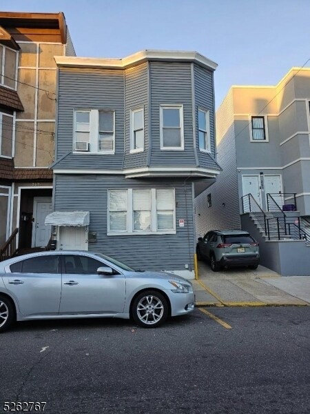 Building Photo - 219 16th Ave