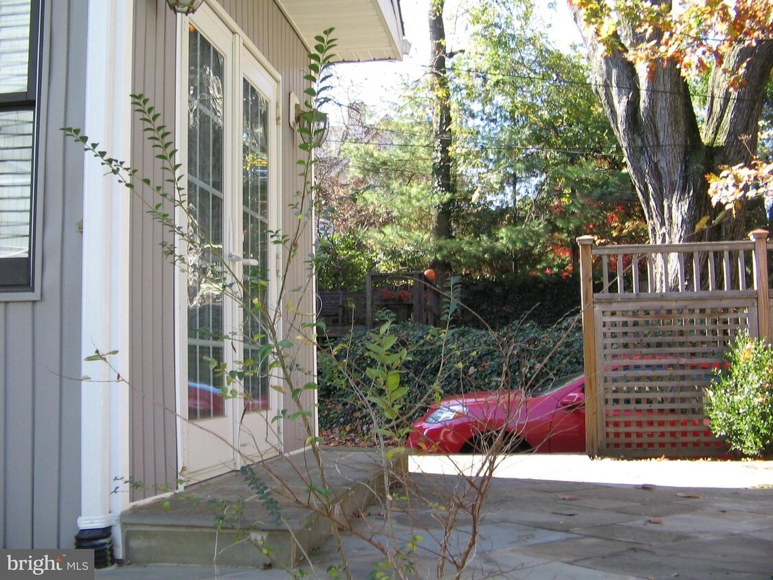 Primary Photo - 3560 Alton Pl NW