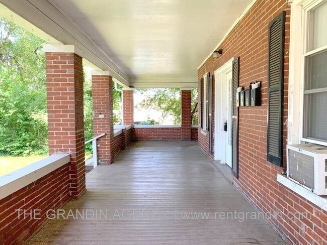 Foto del edificio - 1306 Patterson Ave SW