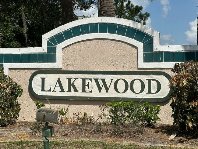 Building Photo - Amazing  2/2 Condo in South Orlando - Clos...