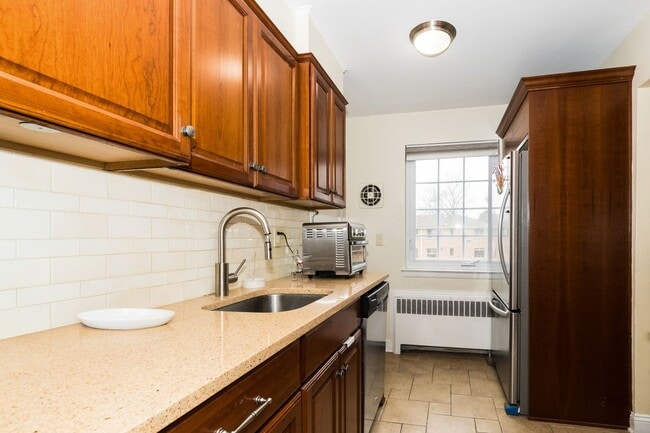 Building Photo - 16D Troy Dr