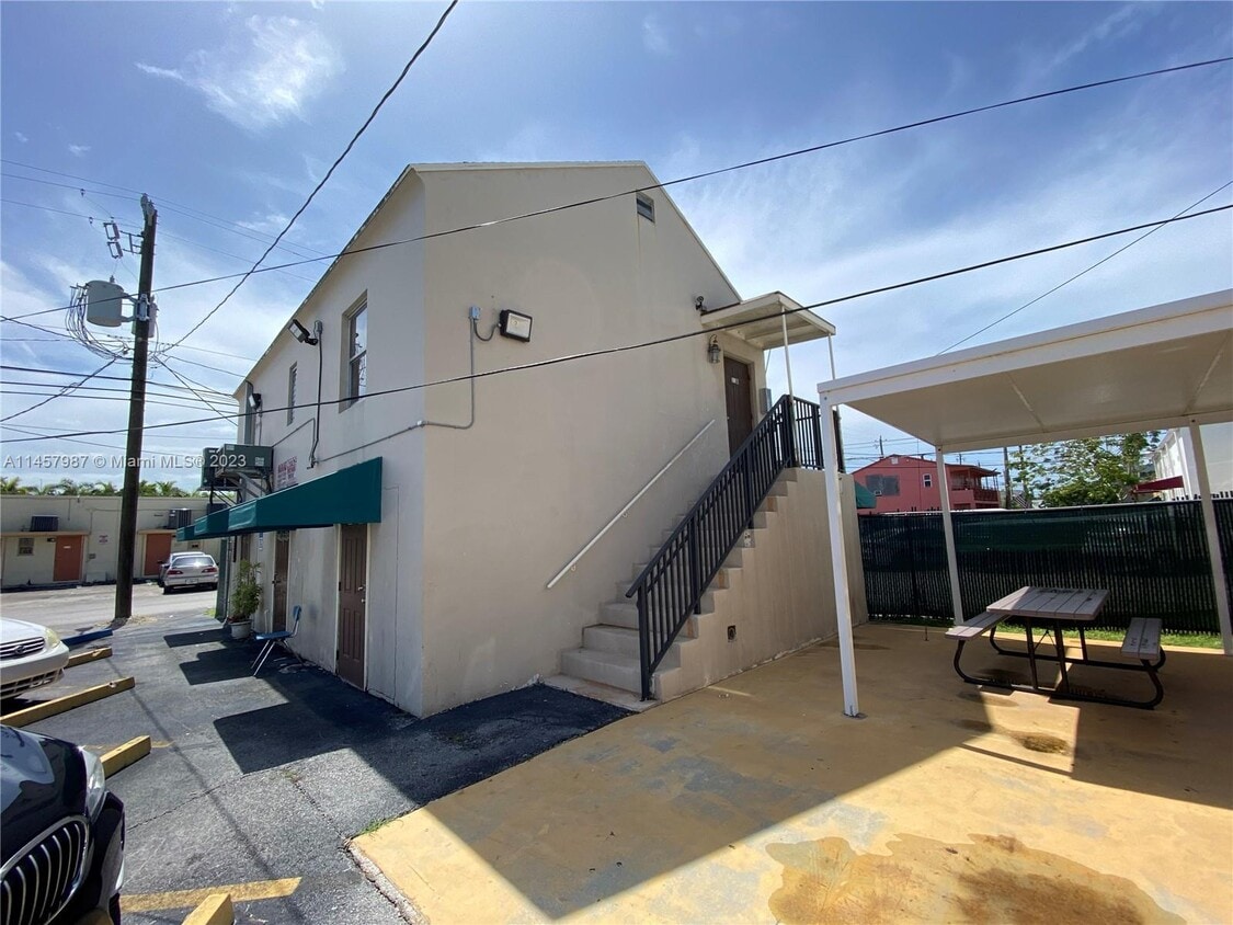 Primary Photo - 313 N Krome Ave
