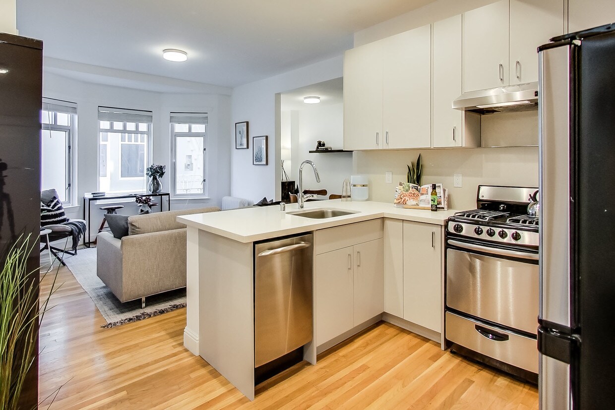 Primary Photo - 1340 Lombard St