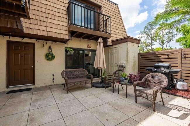 Building Photo - 15307 W Pond Woods Dr