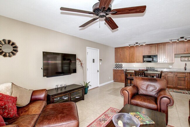 Building Photo - 8649 E Royal Palm Rd