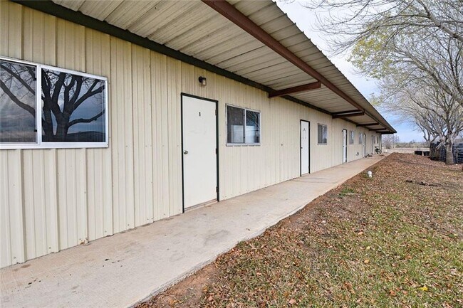 Building Photo - 128 E Zipp Rd