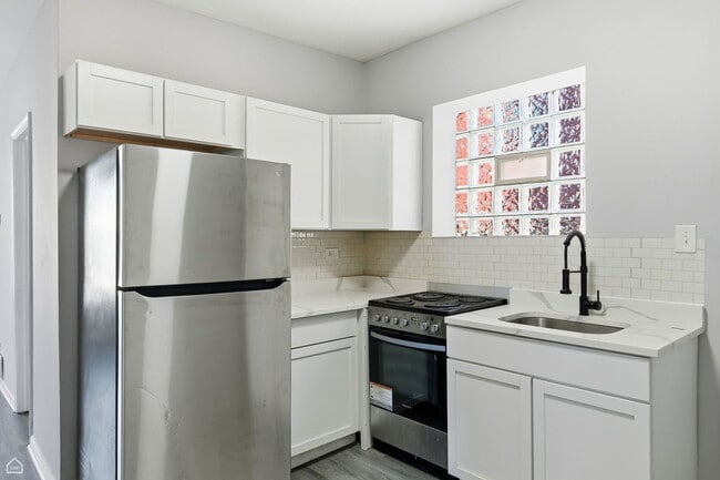 Building Photo - 16 E 118th Pl