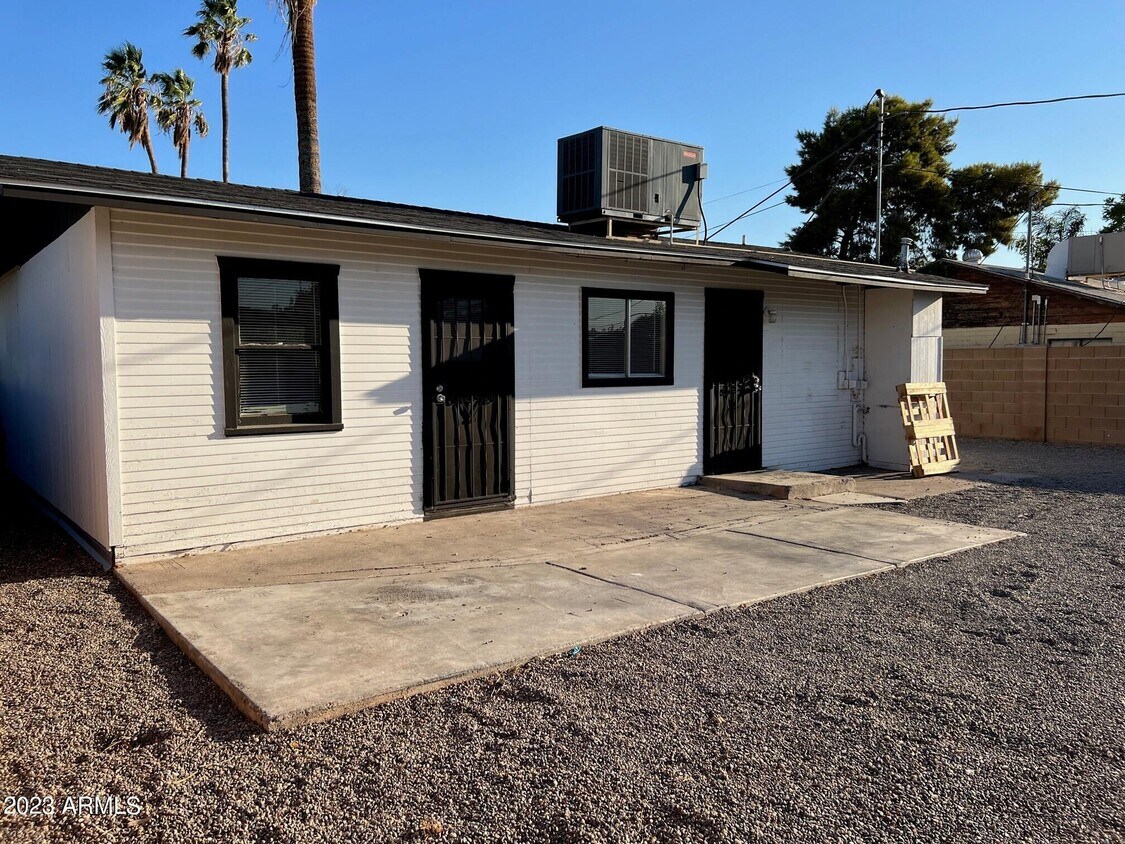 Primary Photo - 2936 E Granada Rd