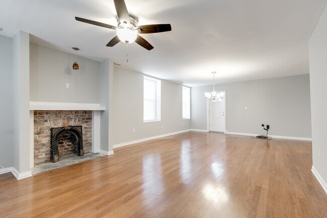 Building Photo - 1200 Bainbridge St