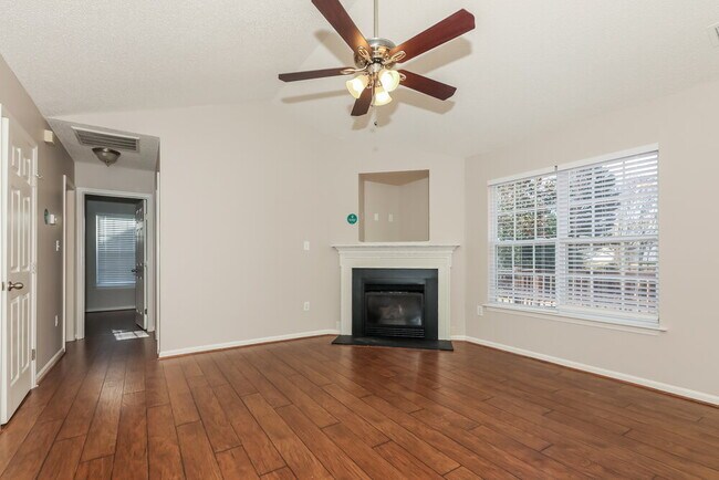 Building Photo - 3238 Longspur Dr